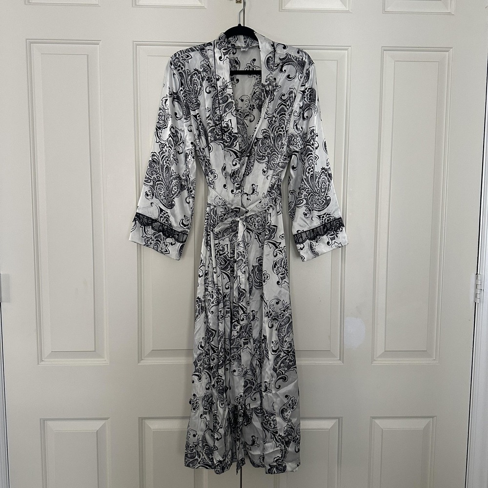Morgan Taylor Intimates Robe Womens XL White Satin Paisley Kimono Lace Belted